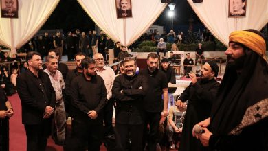 به گزارش شهر اکو724 به نقل از اداره ارتباطات و اموربین الملل سازمان زیباسازی شهرتهران؛ محمد مهدی اسماعیلی وزیر غرهنگ و ارشاد اسلامی با حضور در خیمه هنرهای عاشورایی میدان هفتم تیر ضمن قدردانی از سازمان زیباسازی در بر‌پایی محفل انس با فرهنگ و آیین سوگواری ایام شهادت اباعبدالله الحسین (ع) گفت؛ ابتکار عمل سازمان زیباسازی شهرتهران در آماده سازی پایتخت به ویژه برپایی خیمه هنرهای عاشورایی در ایام محرم ستودنی است.