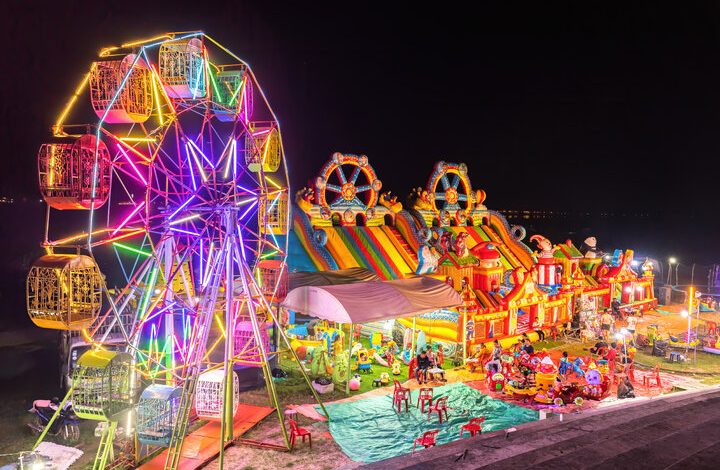 به گزارش شهر اکو 724، علی اصغر کمالی زاده شهردار منطقه ۴ در گفت و گو با خبرنگار شهر درخصوص پروژه «سرزمین آسمانها» در این منطقه اظهار کرد: پروژه فرامنطقه ای سرزمین آسمان ها یا اسکای لند قرار است به مساحت عرصه ۳۵۰ هزار مترمربع در محدوده خیابان استقلال، بلوار کوهستان احداث شود.