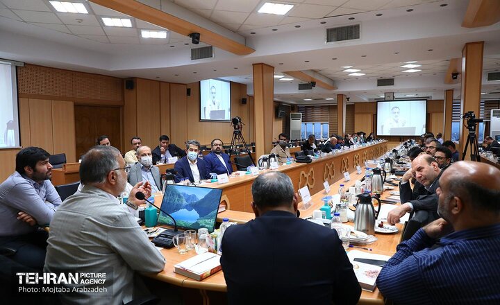 به گزارش شهر اکو724 به نقل از خبرنگار شهر، علیرضا زاکانی شهردار تهران طی احکام جدید شهرداران مناطق ۲۲ گانه شهر تهران را امضا کرد. براین اساس علی اصغر کمال زاده شهردار اسبق کرج را به عنوان شهردار منطقه ۴، رضا محمدی را به عنوان شهردار منطقه ۶، مهدی اخ الصنایع را به عنوان شهردار منطقه ۱۰ منصوب شدند.