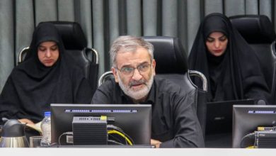 به گزارش شهر اکو724 به نقل از اداره ارتباطات و امور بین الملل شورای اسلامی شهر اصفهان،  احمدرضا مصور با اشاره به ادامه فعالیتها برای اینکه تمام خدمات شهروندان بهویژه صدور پروانه ساختمانی مکانیزه و هوشمند شود، اظهار کرد: بر اساس برنامه قبلی، همکاران حوزه شهرسازی و اداره درآمد شهرداری، تصمیم گرفتند تا پرداخت عوارض پروانه، بهصورت برخط (آنلاین) انجام شود.